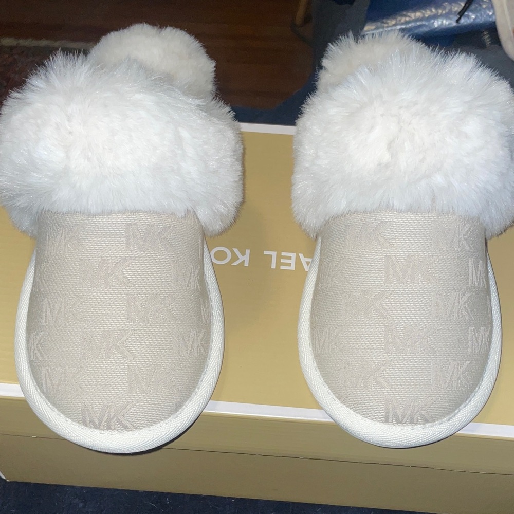 Michael Kors Women's White Fur Tula Scuff Slip-On Cozy Slippers (New In Box)